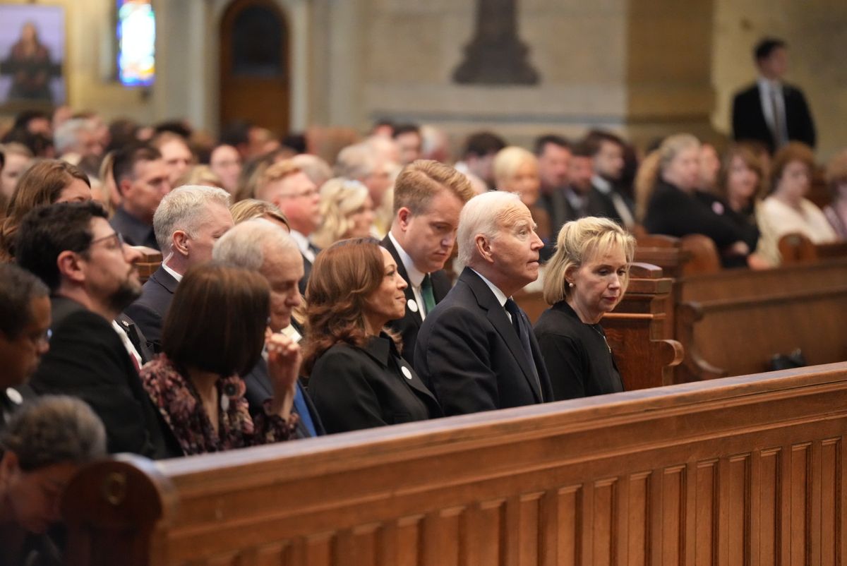ChrisDJackson's tweet photo. 🚨 NEW: President @JoeBiden and Vice President @KamalaHarris are at Minneapolis’s Basilica of St. Mary today, honoring former MN House Speaker Melissa Hortman and her husband, Mark.
The Consoler-in-Chief shows up. Donald Trump? No visit, no call. Shameful. https://t.co/V1kSVqnYQ1
