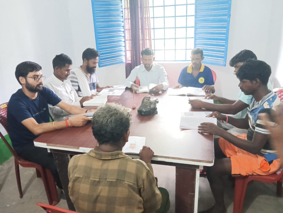 महुलपहाड़ी में खुला ज्ञान का नया द्वार!
#DhartiAabaJanBhagidariAbhiyan के तहत खुले ज्ञान केंद्र से अब ग्रामीणों को मिलेगा सीखने का बेहतर माहौल — तकनीक और जानकारी से सशक्त होगा पूरा गाँव।
<a href="/NITIAayog/">NITI Aayog</a> 
<a href="/TribalAffairsIn/">Ministry of Tribal Affairs, Govt. of India</a> 
<a href="/doprjharkhand/">Panchayat Raj Department, Jharkhand</a>