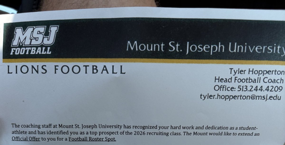 ClayDauby's tweet image. After a great visit @MSJ_FB I’m very blessed to have received my 4th offer!
Thank you too @Coach_DHughes for the invitation.
@CoachHopperton
@coachtmsj
@Coach_H_HHS
@HHS_Raider_FB