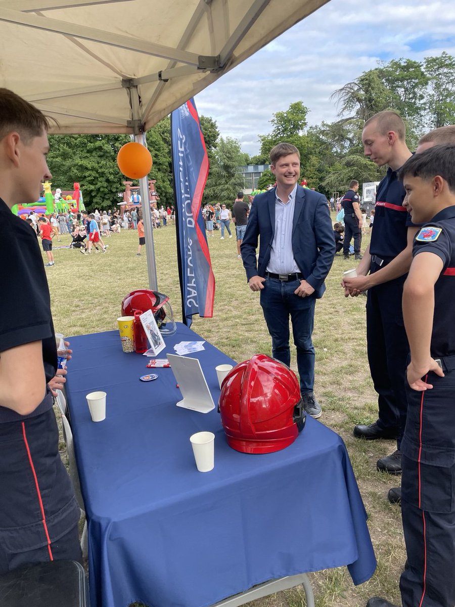 Fabien Aufrechter (@fabien_au) on Twitter photo Kermesse de <a href="/LesOiseauxND/">Notre-Dame « Les Oiseaux » École, Collège & Lycée</a> et feux de la Saint-Jean 🔥 Kermesse de <a href="/LesOiseauxND/">Notre-Dame « Les Oiseaux » École, Collège & Lycée</a> et feux de la Saint-Jean 🔥