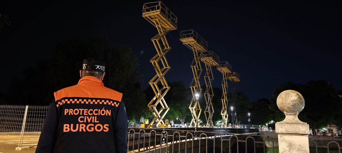 Protección Civil Burgos (@pcivilburgos) on Twitter photo #SanPedros2025
Viernes 27
▪️Pregón
▪️Fuegos 🎆
Junto a <a href="/PoliciadeBurgos/">Policía Local Burgos</a> y <a href="/BomberosBurgos/">Bomberos Ayto. Burgos</a> #SanPedros2025
Viernes 27
▪️Pregón
▪️Fuegos 🎆
Junto a <a href="/PoliciadeBurgos/">Policía Local Burgos</a> y <a href="/BomberosBurgos/">Bomberos Ayto. Burgos</a>