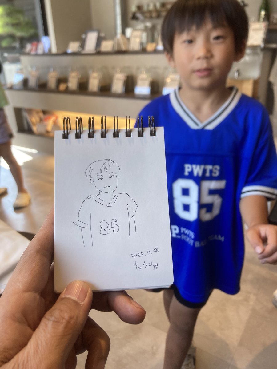 ZONN_n's tweet photo. ユナイテッドカフェのアイスコーヒー
モトフォニックカフェのラムネ
街道コーヒーのアイスカフェオレ
通りすがりの少年

#昨日描いた絵を晒そう #スケッチ https://t.co/FgJ1pAtLnT