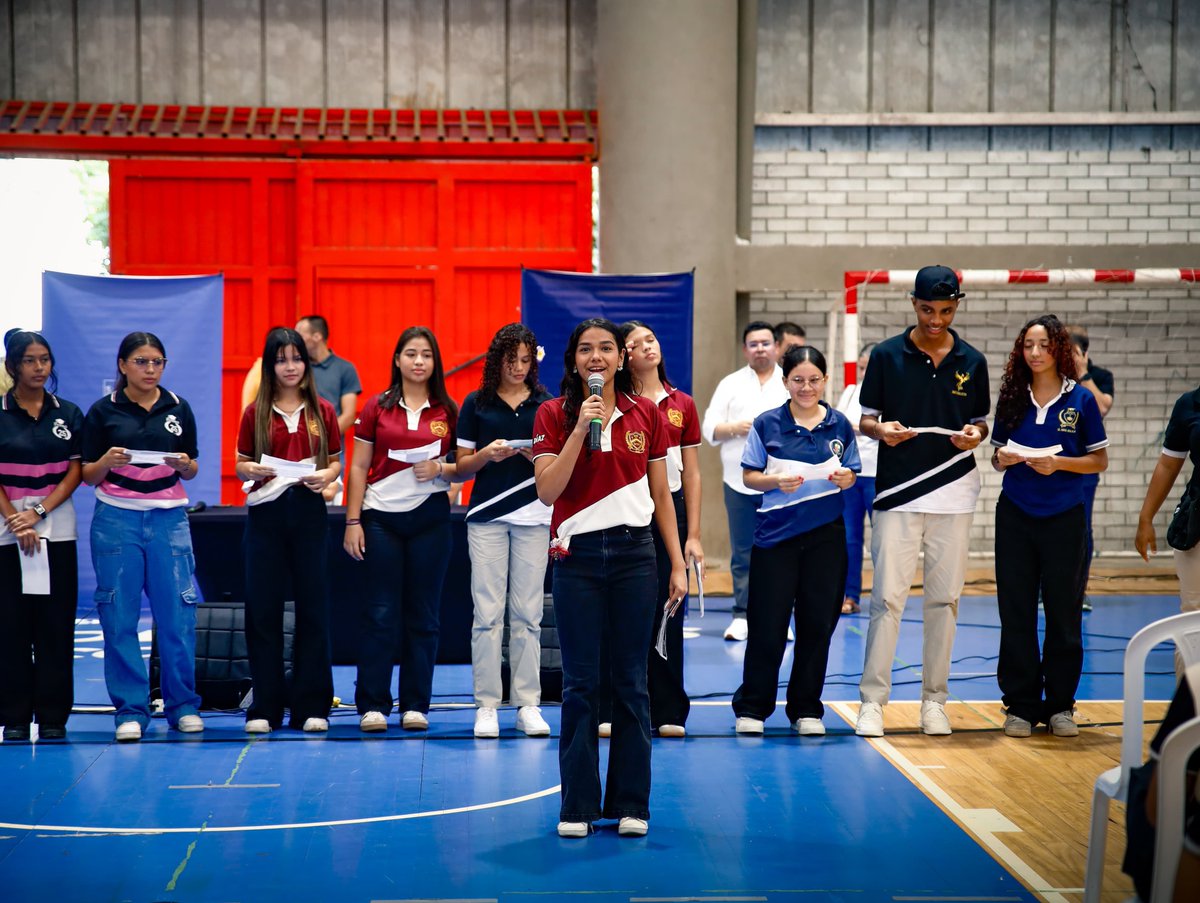 Cómo transformamos el futuro de nuestra ciudad: sencillo, con educación.

Hoy lanzamos el curso preparatorio para las Pruebas Saber 11 que se realizarán en agosto. Acompañamos a los estudiantes de grado 11 y a sus familias. Los motivamos, los sorprendimos… y les recordamos que