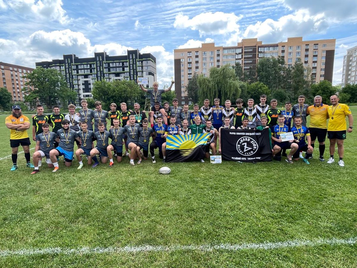 Ukraine_Rugby13's tweet image. 🇺🇦РЕЗУЛЬТАТИ ЧУ U-18🥇🥈🥉
🏟️Сьогодні у Хмельницькому відбувся фінальний тур чемпіонату України з Тач🏉
Команди посіли наступні місця:
🥇РК "Буревісник" (Хмельницький)
🥈Збірна Донецької області
🥉РК "Терен" (Тернопіль)
4️⃣"Sokil Kids" - ЛОДЮСШ (Львів)
#UkraineTouch