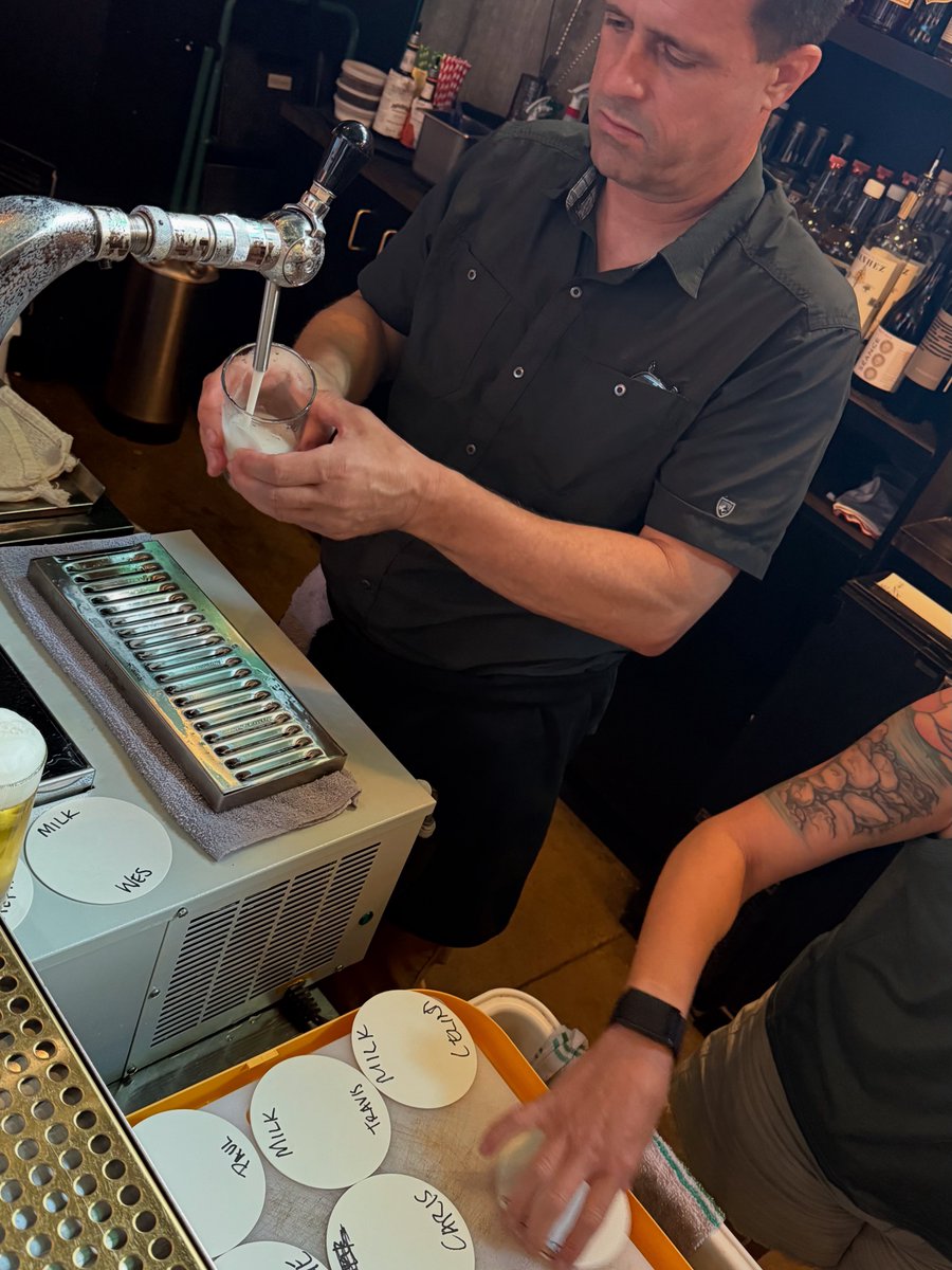 bdb2tx's tweet image. Great talks this morning at NHC. Gordon Strong shared judging tips, Hirendu Vaishnav brought great cider examples and Neil Witte (pictured) gave delicious and instructive demonstration of “Ritual Pours.”