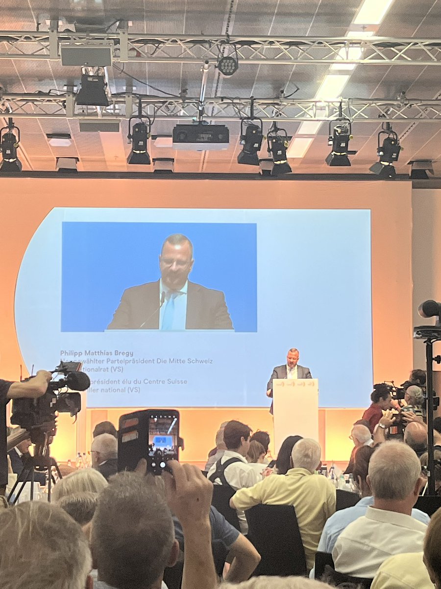 Herzliche Gratulation an <a href="/pmbregy/">Philipp Matthias Bregy ⚽️</a> zur Wahl und eine glückliche Hand bei der künftigen Führung der <a href="/Mitte_Centre/">Die Mitte – Le Centre</a>