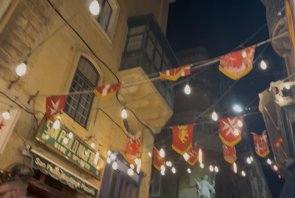 russellcrowe's tweet image. Where am I now ?