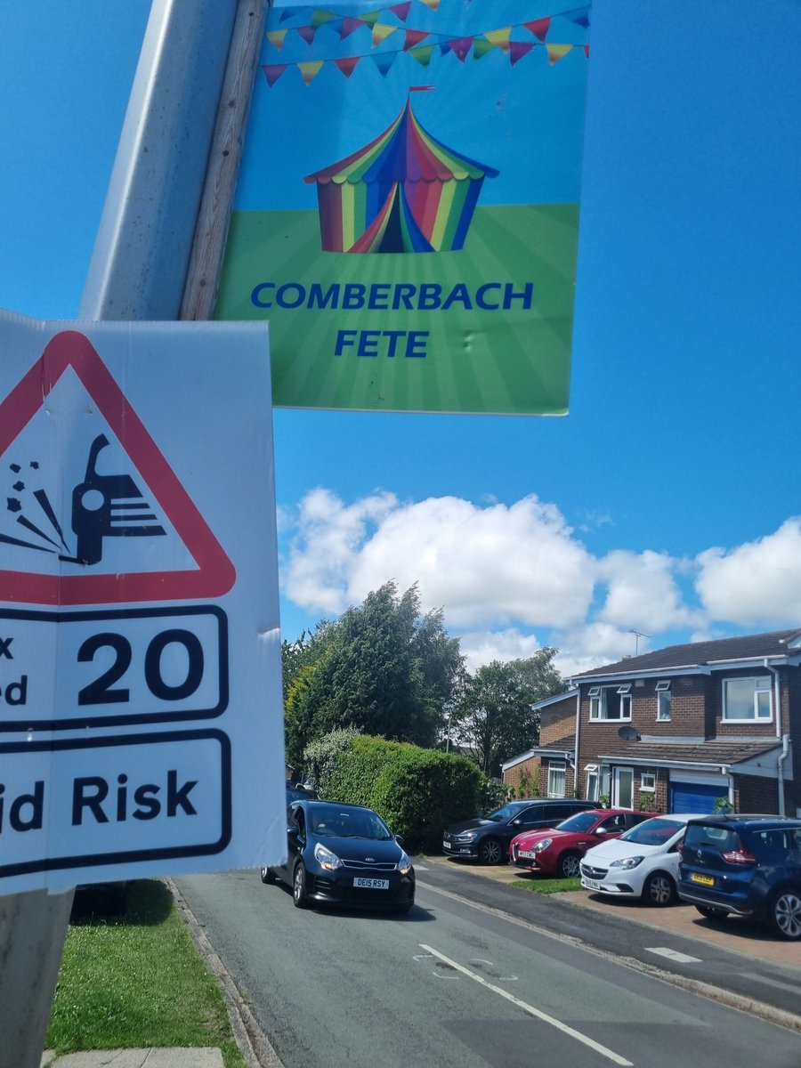 scouse_mouse_20's tweet image. Northwich today. First stop Hunts Lock for a nice circular walk along the canal. Then, we popped to Comberbach fete to meet a distant cousin for the first time. We finished off with a visit to Weaver Hall Workhouse Museum. Fab day, but too hot for me 😊