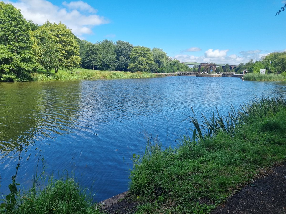 scouse_mouse_20's tweet image. Northwich today. First stop Hunts Lock for a nice circular walk along the canal. Then, we popped to Comberbach fete to meet a distant cousin for the first time. We finished off with a visit to Weaver Hall Workhouse Museum. Fab day, but too hot for me 😊