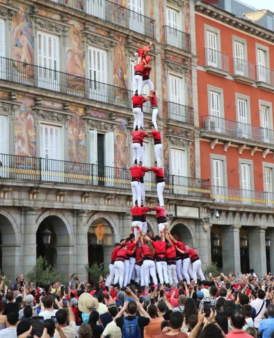 pepribes's tweet photo. Pel que fa a la @JovesValls, amb Madrid suma la seva 24a població de 9 i la seva 34a plaça on assoleix castells de 9. (D’aquestes n’ha estrenat 7 poblacions i 12 places). Es la seva segona plaça exterior després d’Andorra 2019. #castells #castellers https://t.co/4OgSeLWZNu