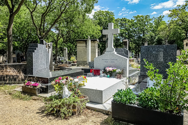 Paris : Tombe de Jacques Chirac (1932-2019) au Cimetière du Montparnasse, sépulture de l'ancien président de la République française - XIVème
parisladouce.com/2025/06/tombe-…
#paris #paris14 #jacqueschirac #cimetieredumontparnasse #patrimoine #parispatrimoine #patrimoineparis