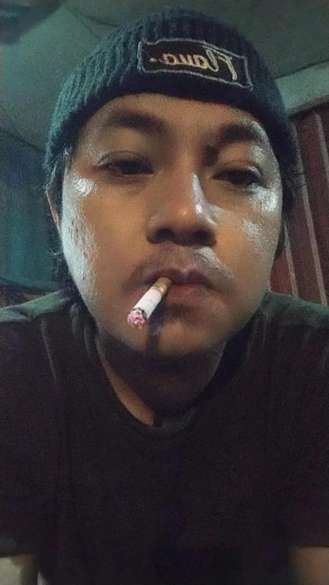 bagindarajaa's tweet photo. @shitlicious edisi cowok perokok dom Kalbar. Temenan dulu seru kali ya https://t.co/zYO9Vye60j