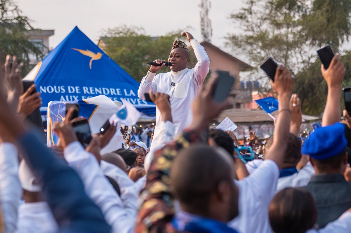 >✊🏽 "Le pouvoir s’obtient par les urnes, jamais par les armes."  Ce 28 juin, à Lukunga, <a href="/Guy_Loando/">Guy Loando Mboyo</a> a rassemblé des milliers de voix pour la paix.  
L’#AREP réaffirme sa fidélité républicaine et son engagement pour une RDC unie, démocratique et prospère. 
#MeetingDeLaPaix #RDC