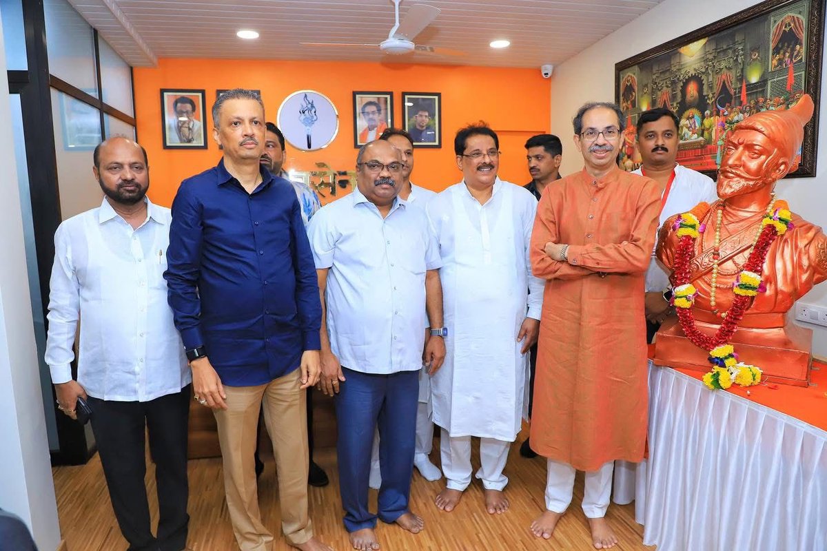 advanilparab's tweet image. आज वर्सोवा येथे वर्सोवा विधानसभेचे आमदार श्री. हारून खान यांच्या जनसंपर्क कार्यालयाचे लोकार्पण पक्षप्रमुख मा. श्री. उद्धवसाहेब ठाकरे यांच्या हस्ते पार पडले.

#ShivsenaUBT #Versova #वर्सोवा #mumbai #मुंबई #AnilParab