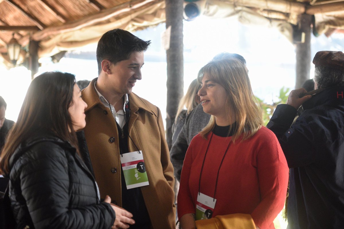 matiasyofe's tweet photo. Congreso federal y provincial de la CCAri.

Felicitaciones @maxiferraro por renovar la presidencia del partido, partido que ayer dejó muy en claro la postura que manifestamos del dia 0.
Queremos déficit fiscal 0, queremos un estado mínimo y eficiente, queremos y sostenemos de años que no podemos tener personas que entren al estado llevarse la que no le corresponde.
Pero tenemos en claro en que esa lucha no se puede llevar puesta a nuestros jubilados, a nuestros discapacitados, a nuestro jóvenes, a nuestra clase media, que esa lucha es imposible darla con muchos de los que fueron parte del sufrimiento que viene padeciendo nuestro país de hace décadas.

Tenemos el desafío de poder representar en estos tiempos lo que @elisacarrio viene enseñando de hace años, la verdadera libertad, centrandonos en el ascenso social y con verdadera mirada humanista.

Felicitaciones  @metchecoin por presidir este congreso! Y gracias por cuidar el legado!