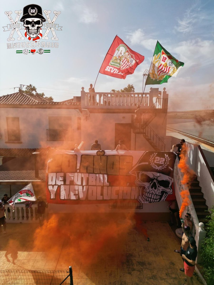 GATE22SFC's tweet photo. 20 años de fútbol y revolución!
#XXAniversarioGate22 https://t.co/I0mLkaqX0X