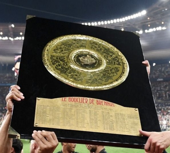 Kulturlesite_'s tweet photo. 🏉🏆 Le STADE TOULOUSAIN REMPORTE la FINALE du TOP 14 face à l’UNION BORDEAUX BÈGLES après les PROLONGATIONS (39-33) !!

C’est la 24ÈME FOIS de son HISTOIRE que le club remporte le BOUCLIER DE BRENNUS !! 👏🛡️ https://t.co/G30PBkoWNw