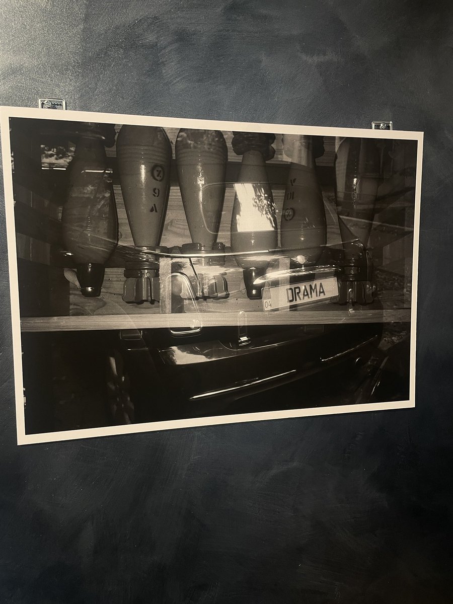 Була на виставці просто чудового документального плівкового фото-проєкту «Плюс Плюс»

Єгор, військовий, робить фотки на бойових, потім надсилає плівку Лізі в Київ і вона, не знаючи що саме на плівці, фотографує на неї ж цивільне життя. Що з того вийшло можете бачити.