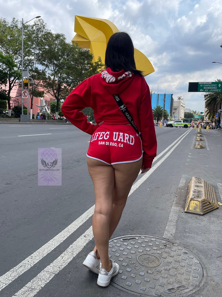 Hoy se celebra el amor libre, los cuerpos libres ... y si, se aceptan besos 😘 💋✨ ¿A quien veremos por aquí? 😈
#MarchaLGBTQ+ #Pride
#AmoresAmor 
Besos Gratis