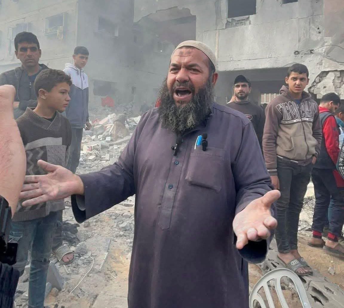 هل تذكرون هذا الشيخ صاحب الجملة الشهيرة "تعيطش يا زلمة"

قتلت إسرائيل اثنين من أولاده مسبقاً وودع اليوم ابنه الثالث.