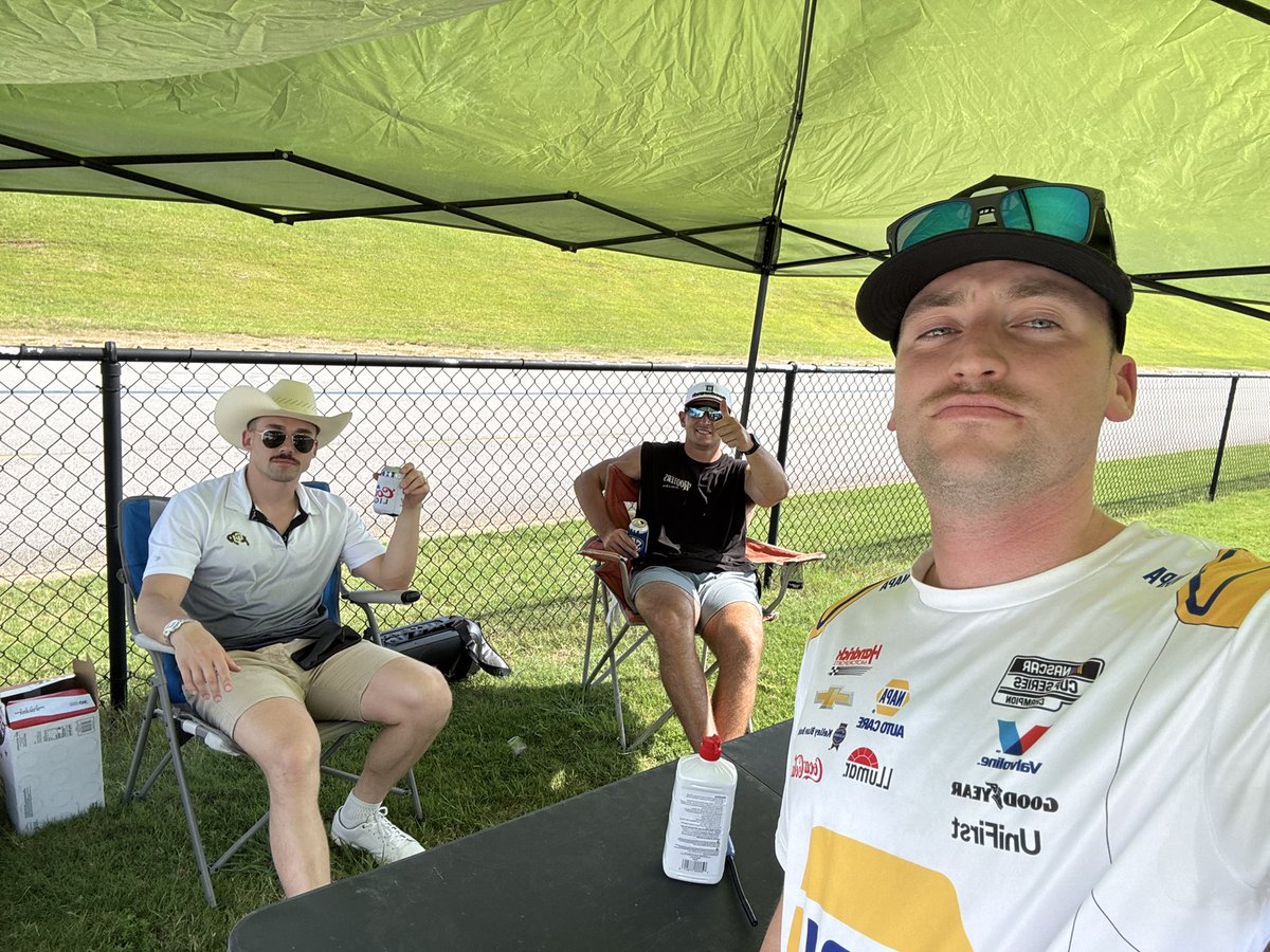 jakedeeley's tweet photo. @bobpockrass @NASCARONFOX Let’s be great tonight Bob, happy race day https://t.co/F2KQxZBIE6