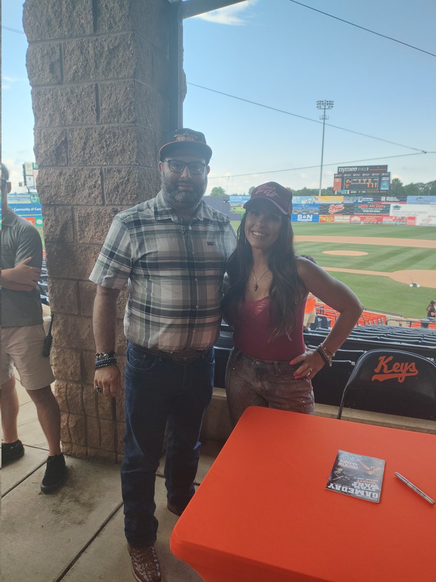 hmkirk13's tweet photo. It was nice meeting you @MickieJames https://t.co/8wkI28Vjrt