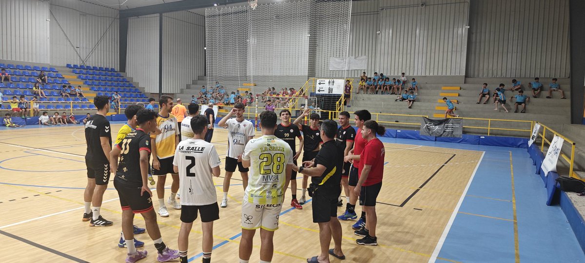 Concluye la jornada del sábado con el partido Entrenadores VS Selección Cadete.

¡ Mañana día de finales !