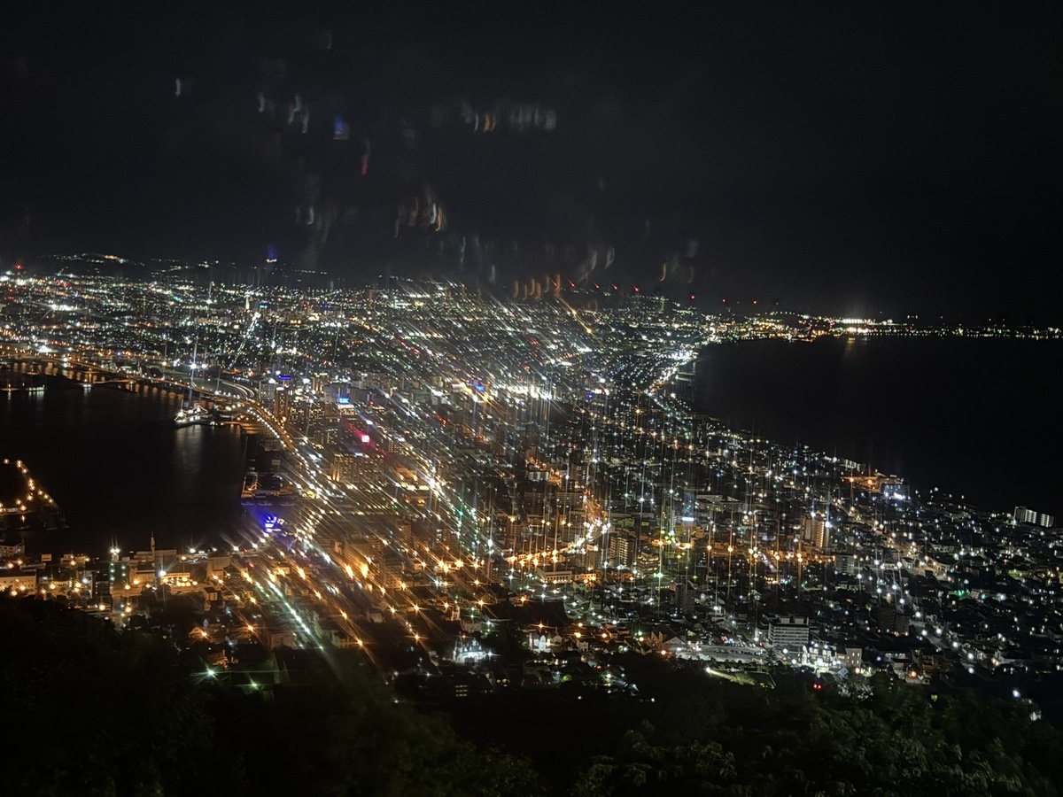 SuccessAge55's tweet photo. 函館観光、函館山を展望✨絶景の夜景✨ https://t.co/7XIz3g6ify