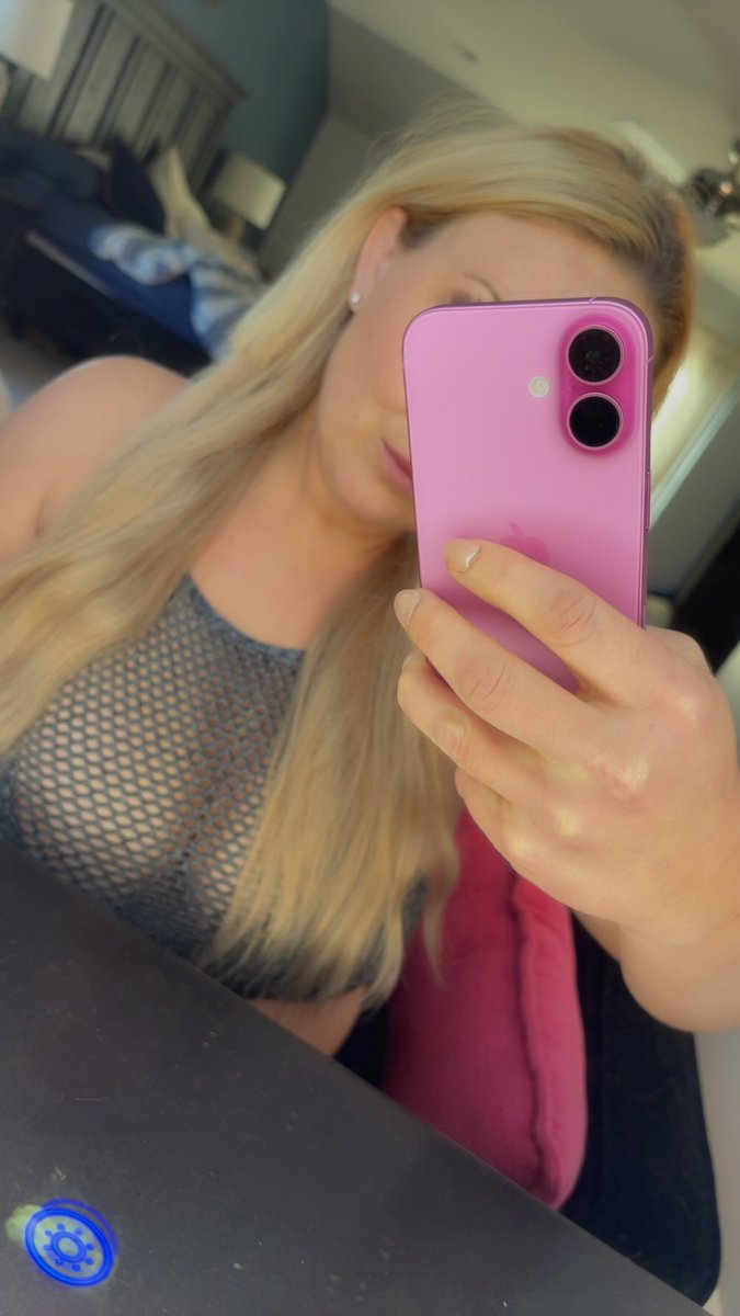 thebootybarbie's tweet photo. Wouldn’t be the booty Barbie if I didn’t have a pink phone 💕 https://t.co/1KOIWqF9r3