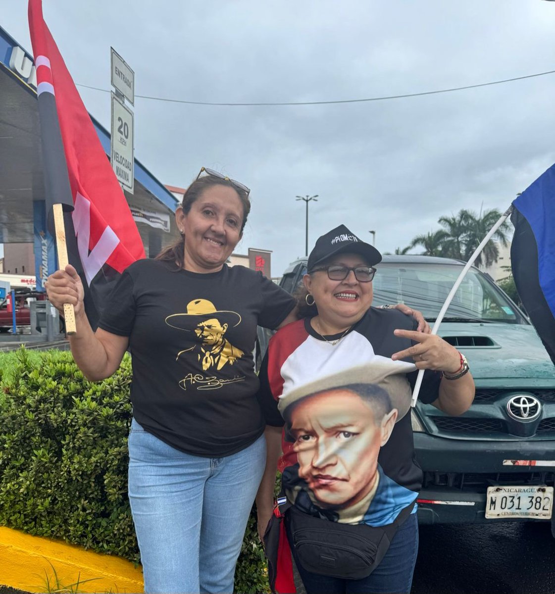 Nicaragua 

Estamos rememorando el Legado de nuestros héroes y mártires de la Revolución...

Aquí estamos ✌️ ♥️🖤 en la ¡Motorizada Siempre 19!

♥️🖤 REPLIEGUE A MASAYA ♥️🖤
#Plomo19 
#UnidosEnVictorias
#DeZurdaTeam