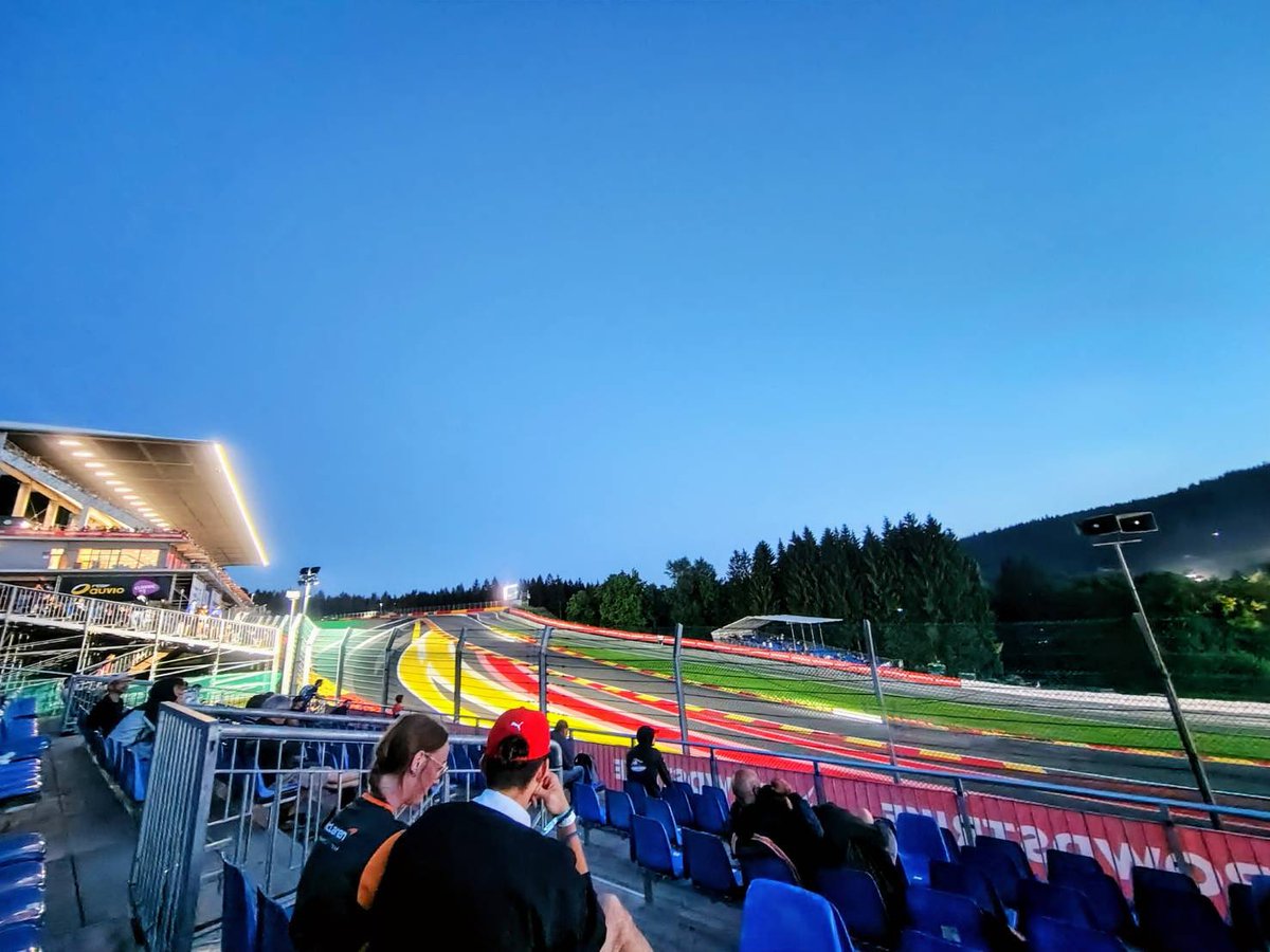 suzuka_event's tweet image. 日本の皆様、おはようございます。

21:52に日没を迎えた、スパ・フランコルシャンから失礼します。

老若男女が、それぞれのスタイルで楽しんでいるのが非常に印象的です。

この時間(最後の写真は23時に撮影)まで場内に居る人は、この後どうするのかが気になる…

#IGTC #Spa24h