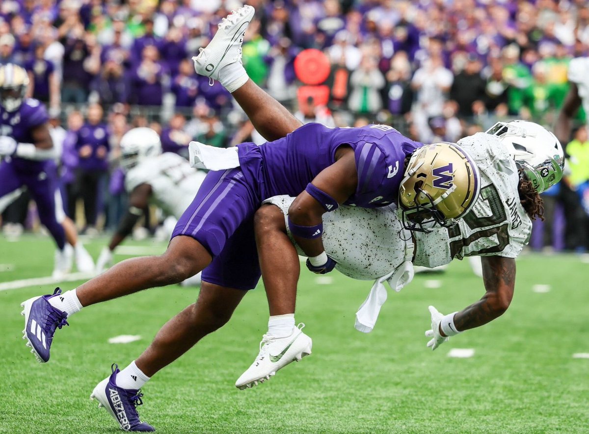 PatrickDCav7236's tweet photo. @gavinday26 @STaylorMays @UW_Football If @da5von decides to join @UW_Football their #DeathRowD would have one of the best '26 DB combos in the nation with him playing next to one of the hardest hitting safeties in @gavinday26 
#PurpleReign ☔️ #GoHuskies https://t.co/YL2tOYyIgA