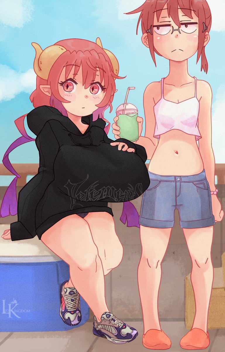 “Comfy hoodie-!”