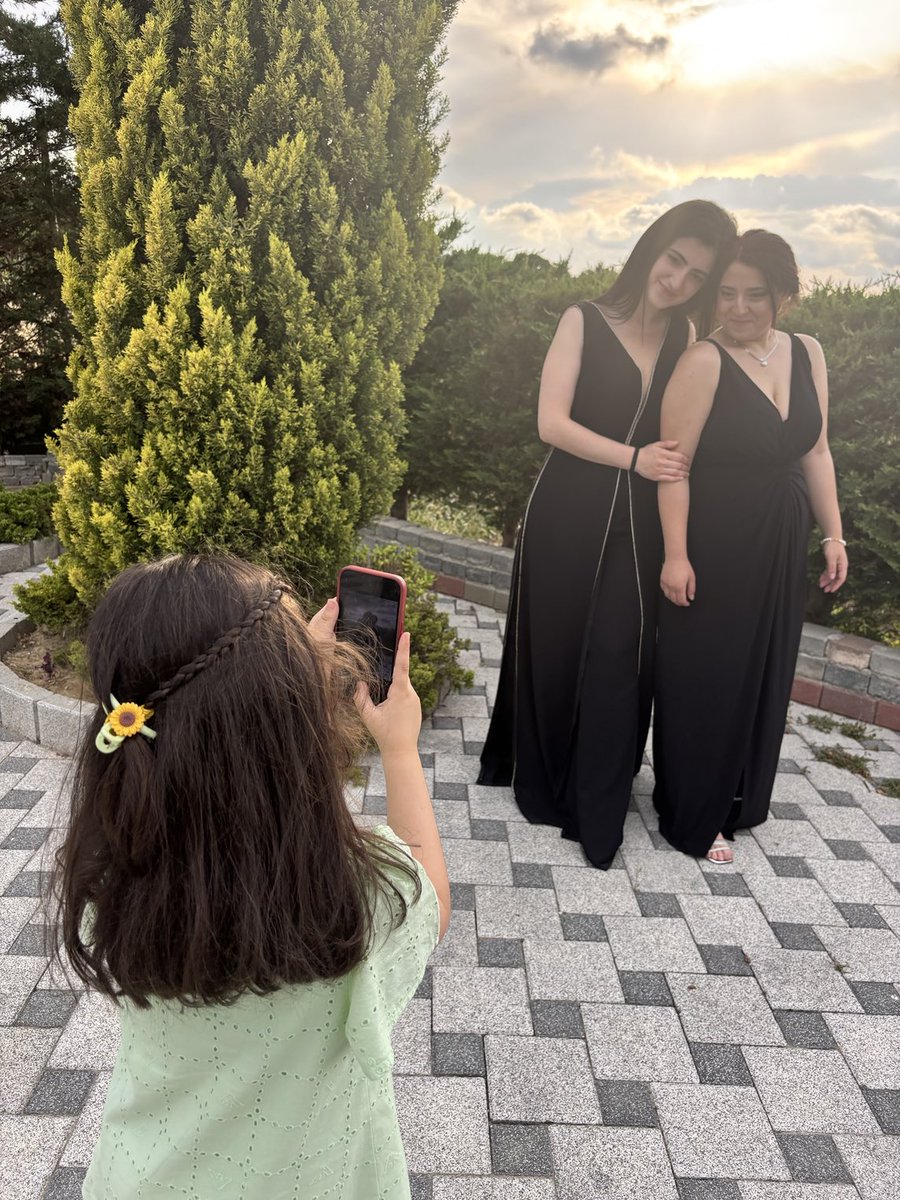 HDamlaaaaa's tweet photo. Kızımı büyüttüm en yakın arkadaşlarımdan biri oldu temalı 🥰 https://t.co/X97NJIQFSp