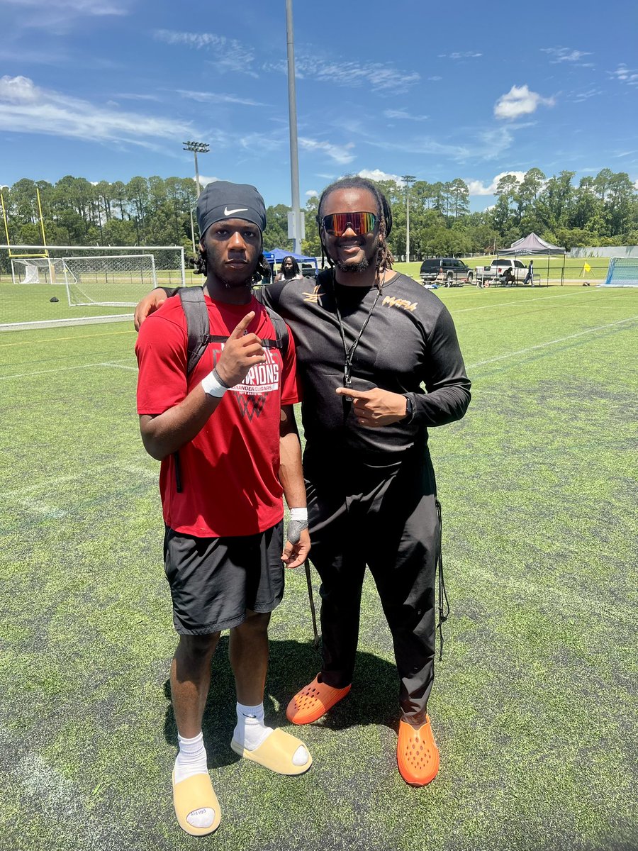 BRYCE MURPHY | 6’1 | 185 | WR | ATH (@bryce_the1) on Twitter photo Got in some work with the <a href="/SavStateTigers/">Savannah State University Athletics</a>‼️ Great instruction. High energy from start to finish! Thanks for inviting me out coach <a href="/aekelton/">Coach Kelton</a>👊🏾 <a href="/Coach_Cezar97/">Coach Cezar</a> <a href="/CoachTrist/">Coach Nick Trist</a> <a href="/CSAPrepStar/">PREPSTAR</a> @PrepRedZoneGA <a href="/RecruitGeorgia/">Recruit Georgia</a>
🅰️ @AlexanderFBall <a href="/Coach_Neal16/">Cody Neal</a> @Trey_Blount <a href="/CoachZachPine/">COACH PINE</a> Got in some work with the <a href="/SavStateTigers/">Savannah State University Athletics</a>‼️ Great instruction. High energy from start to finish! Thanks for inviting me out coach <a href="/aekelton/">Coach Kelton</a>👊🏾 <a href="/Coach_Cezar97/">Coach Cezar</a> <a href="/CoachTrist/">Coach Nick Trist</a> <a href="/CSAPrepStar/">PREPSTAR</a> @PrepRedZoneGA <a href="/RecruitGeorgia/">Recruit Georgia</a>
🅰️ @AlexanderFBall <a href="/Coach_Neal16/">Cody Neal</a> @Trey_Blount <a href="/CoachZachPine/">COACH PINE</a>