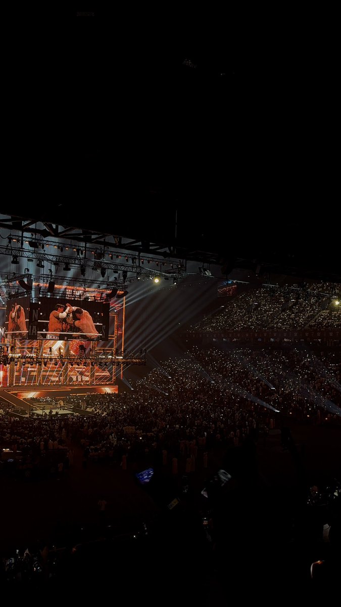 I C O N I C

#WWENOC