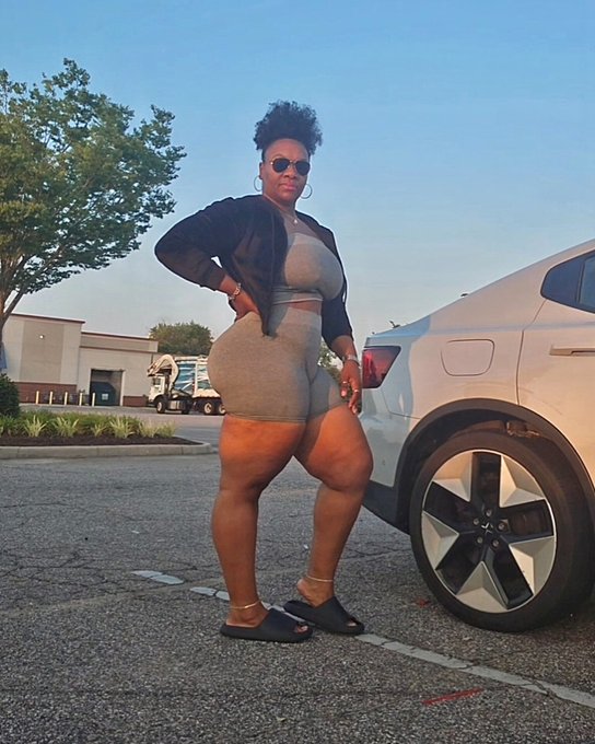 Watch MzShibaBaby's leaked NSFW photo on TwXstars