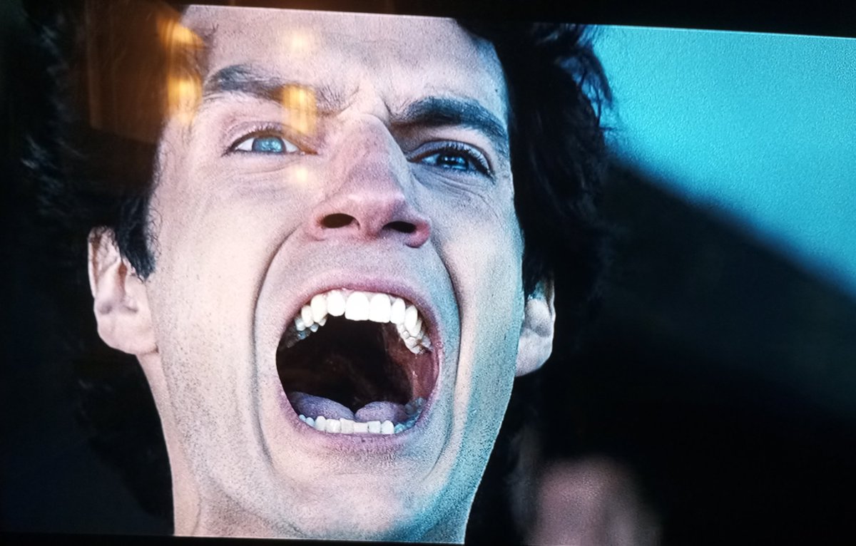 "Dejé morir a mi padre porque confiaba en el, porque el estaba convencido de que yo tenía que esperar, de que el mundo no estaba preparado...." 

Nota: pese al dolor su grito está contenido ya que si no dañaría al resto.

Lo entendéis ahora?