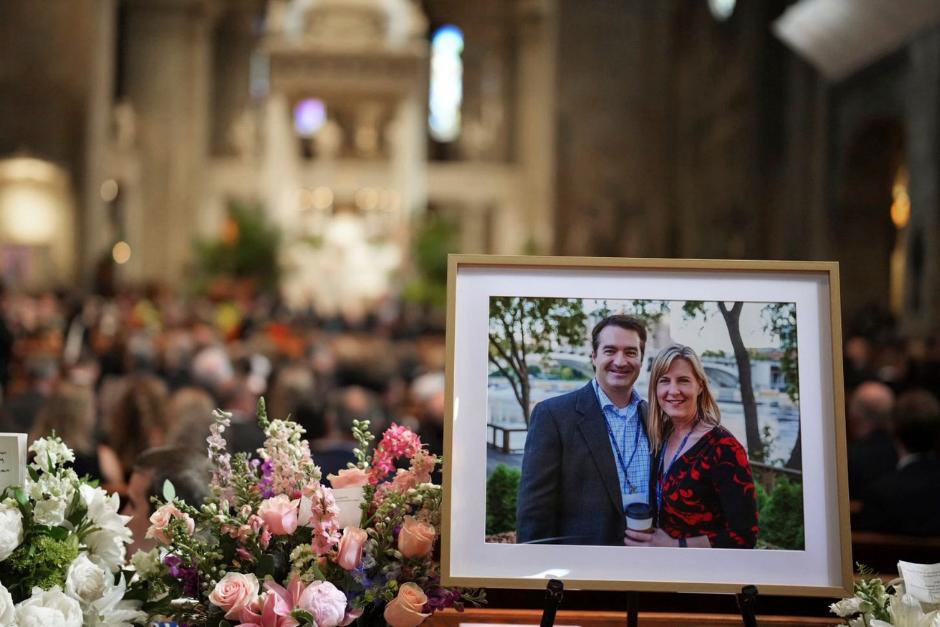AlexisBatres's tweet photo. ⚫️Así despiden a Melissa Hortman, víctima de atentado político en EE.UU

La legisladora fue asesinada junto a su esposo en Estados Unidos. Estos son los detalles:

https://t.co/mOQQwHhLtO https://t.co/7onh79rEbE