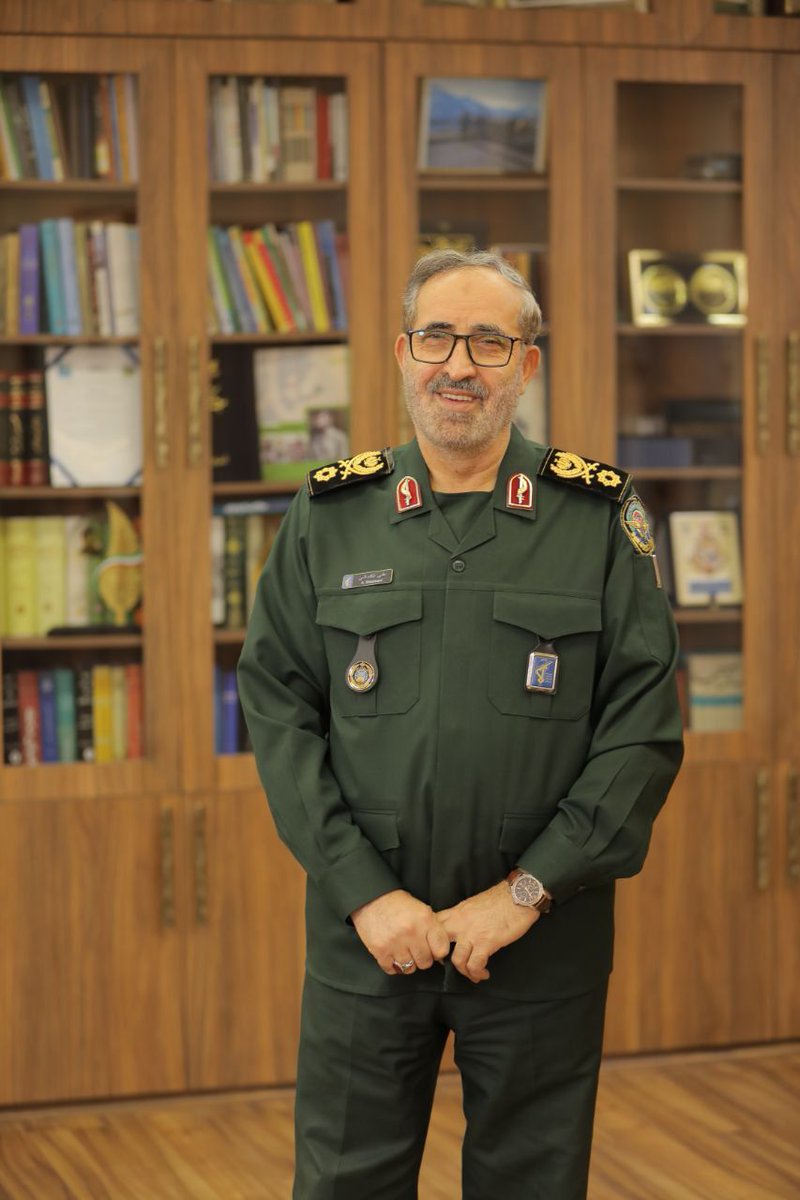 MH_Hojaji96's tweet image. ما مــرد نبرد و استقامتهاییم
عمریست که زنده از شــهــادت هاییم
فردای زمین از آن ما خواهد بود
در عصر تحقق بشارتهاییم
#رفیق_خوب_خدا