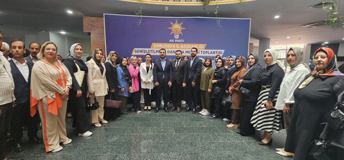 akkadnKarakopru's tweet photo. AK Parti Şanlıurfa İl Başkanlığı Genişletilmiş İl Danışma Meclisi Toplantısı
TBMM Başkanvekilimiz Sn. @bybekirbozdag başta olmak üzere, İl Başkanımız, Milletvekillerimiz, MKYK Üyelerimiz, İlçe ve Belediye Başkanlarımız, Belediye Meclis Üyelerimiz, teşkilat üyelerimizle katıldık. https://t.co/asdIXAO3l1