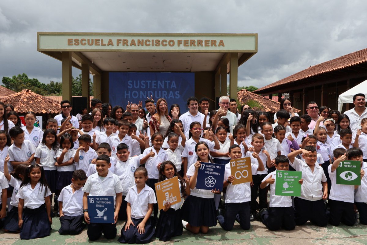 #MedioAmbiente | la mala calidad de aire en Honduras representa hoy la principal causa de muerte externa a la población.

Gracias <a href="/sustentahn/">Sustenta Honduras</a>, que ejecutó el proyecto de cooperación Aire Limpio con la instalación de sistemas de monitoreo de calidad de aire en 15 municipios 🇭🇳🫱🏽‍🫲🏼🇲🇫