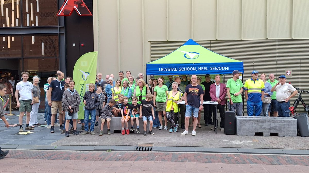 Sjaak Kruis (@wethsjaakkruis) on Twitter photo Indrukwekkend: ruim 330 vrijwilligers verzamelden in 24 uur bijna 600 kg zwerfafval, georganiseerd door #LelystadSchoon. Zo houden we onze <a href="/gem_Lelystad/">Gemeente Lelystad</a> samen leefbaar. Indrukwekkend: ruim 330 vrijwilligers verzamelden in 24 uur bijna 600 kg zwerfafval, georganiseerd door #LelystadSchoon. Zo houden we onze <a href="/gem_Lelystad/">Gemeente Lelystad</a> samen leefbaar.