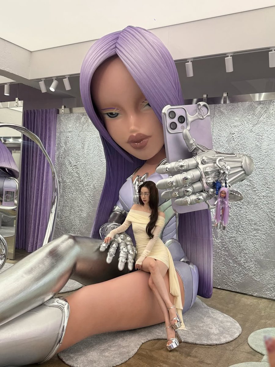 kaerinay's tweet photo. 💫 @gentlemonster #gentlemonsterpocketcollection #gentlemonsterxbratz https://t.co/3c1ddGOiDe