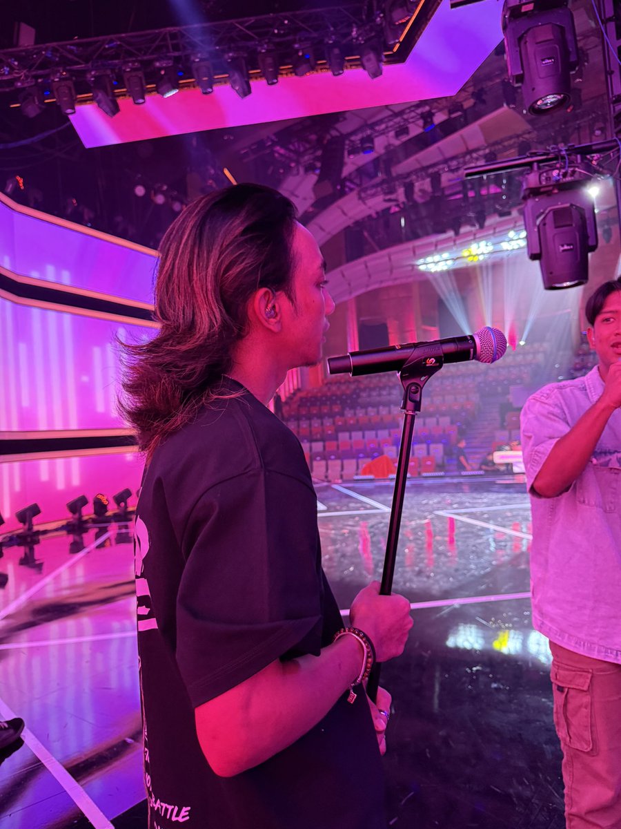 NISHersFC's tweet photo. Done Soundcheck for #Saksama Week 2! ✅ Our #Nishman ready to perform nampaknye! Gudluck si comel Nishman! Buat yg terbaik okay? Nanti #NISHers yg hadir jgn lupa sorak &amp; jerit kuat2 okay?🥳🤩
#Verstylo
#TeamNishman
#RaiseTheStarMalaysia
#RaiseTheStarMy
#AstroRia
#AstroGempak https://t.co/lFEy59zLvF