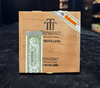 LiyaMaria1986's tweet photo. Trinidad Media Luna 🇨🇺 Hand-rolled Cuban cigar with a braided cap, rich medium-full body. Espresso, cedar, citrus &amp; peppery finish. A compact powerhouse in 115mm. 🍂🔥 #FL #NV #CA #USA #cigar #CubanCigar #Trinidad https://t.co/G7Mv2o4M4J
