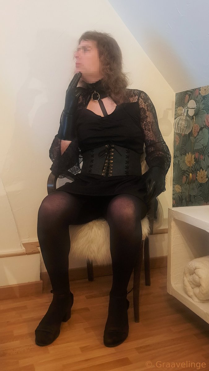graavelinge's tweet photo. Wearing a gothic dress for a photoshoot

https://t.co/JZGbmigTsL

#crossdress #feminisation https://t.co/J1ITJCYBsu
