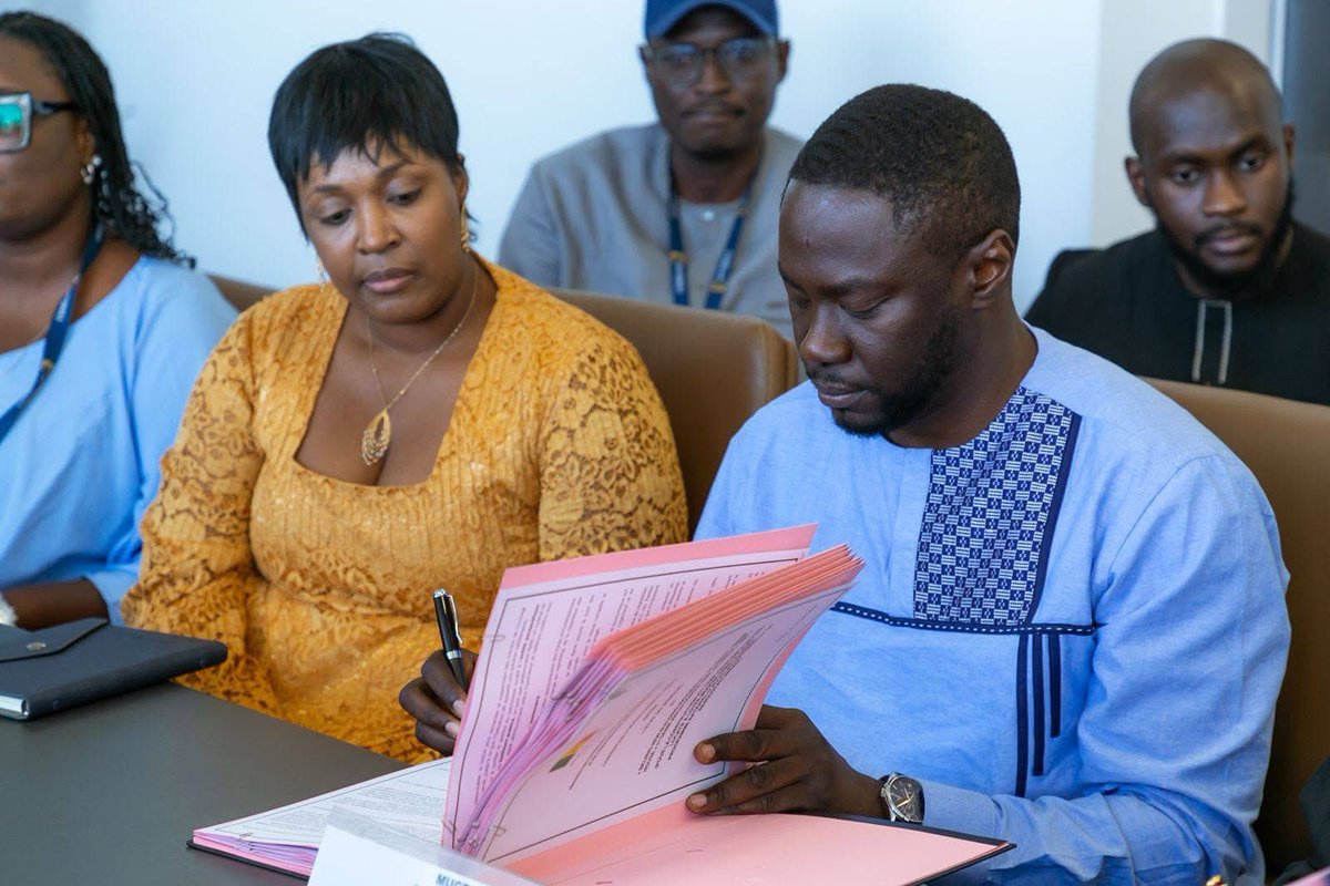 Le MUCTAT a signé une convention d'investissement stratégique majeure avec le consortium constitué par la société sénégalaise Génie Archi Consulting et la société chinoise BNBM House, ainsi qu’avec FBN Bank, pour la construction de 60 000 unités de logements sur 5 à 10 ans.