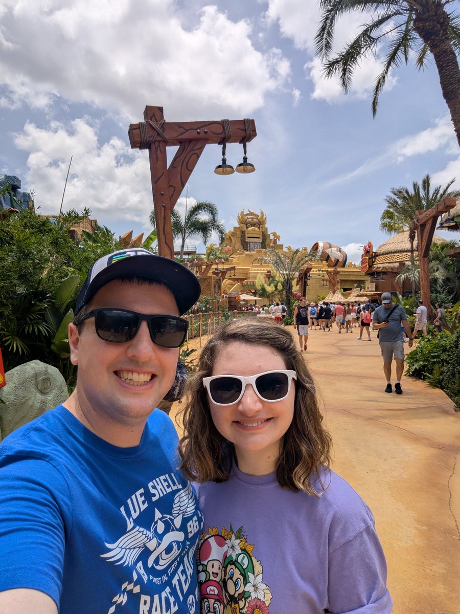 JasonTCV's tweet image. Donkey Kong Country was really awesome! The Mine Cart Madness is a really fun line too! (Waited 60 minutes)