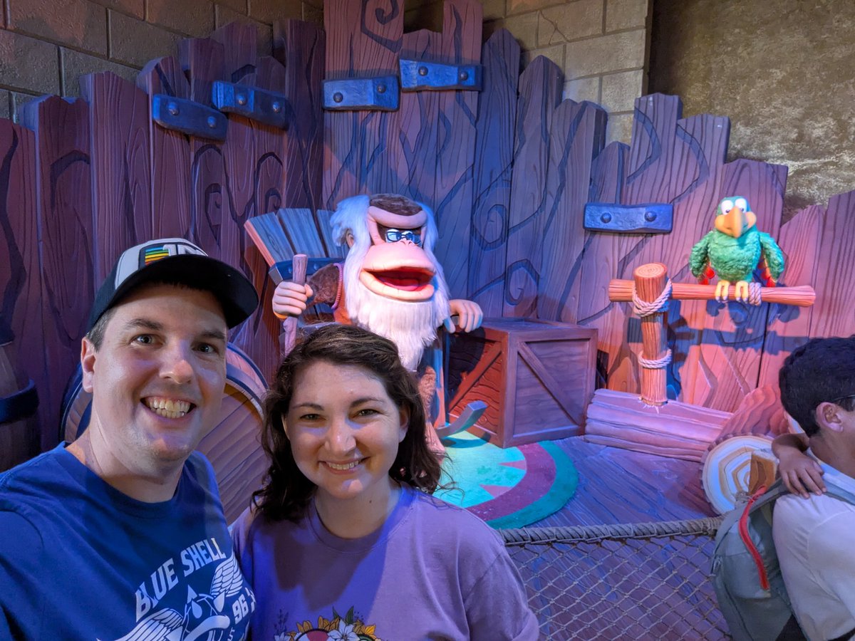 JasonTCV's tweet image. Donkey Kong Country was really awesome! The Mine Cart Madness is a really fun line too! (Waited 60 minutes)